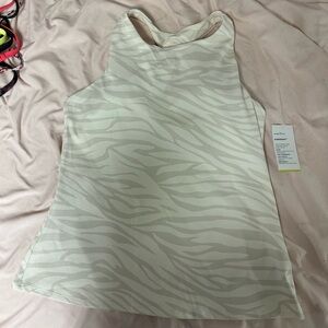 2 new/tag Old Navy workout Tanks